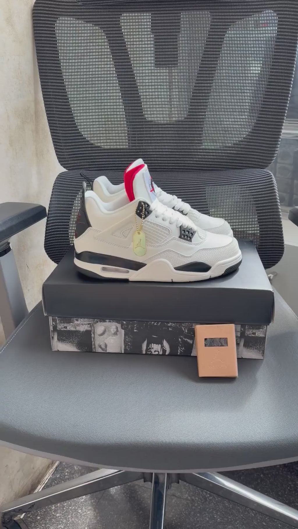 Air Jordan 4 Retro OG “Flight Club” – White/Black