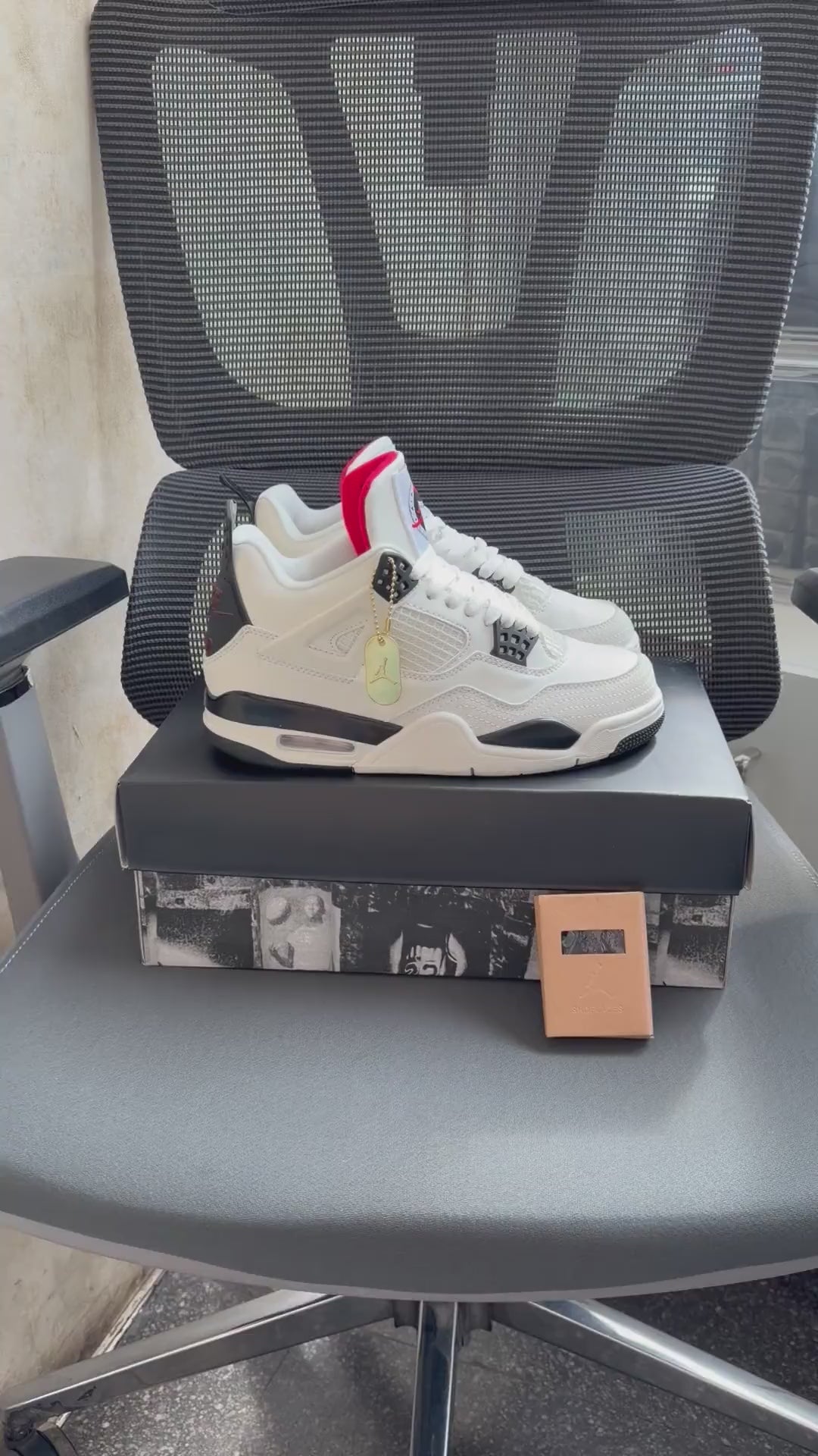 Air Jordan 4 Retro OG “Flight Club” – White/Black
